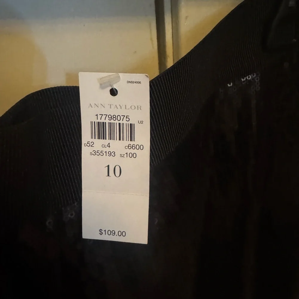 Ann Taylor Size 10 Black Sequin Skirt with 2 pockets and Lined!  NWT - Picture 3 of 10